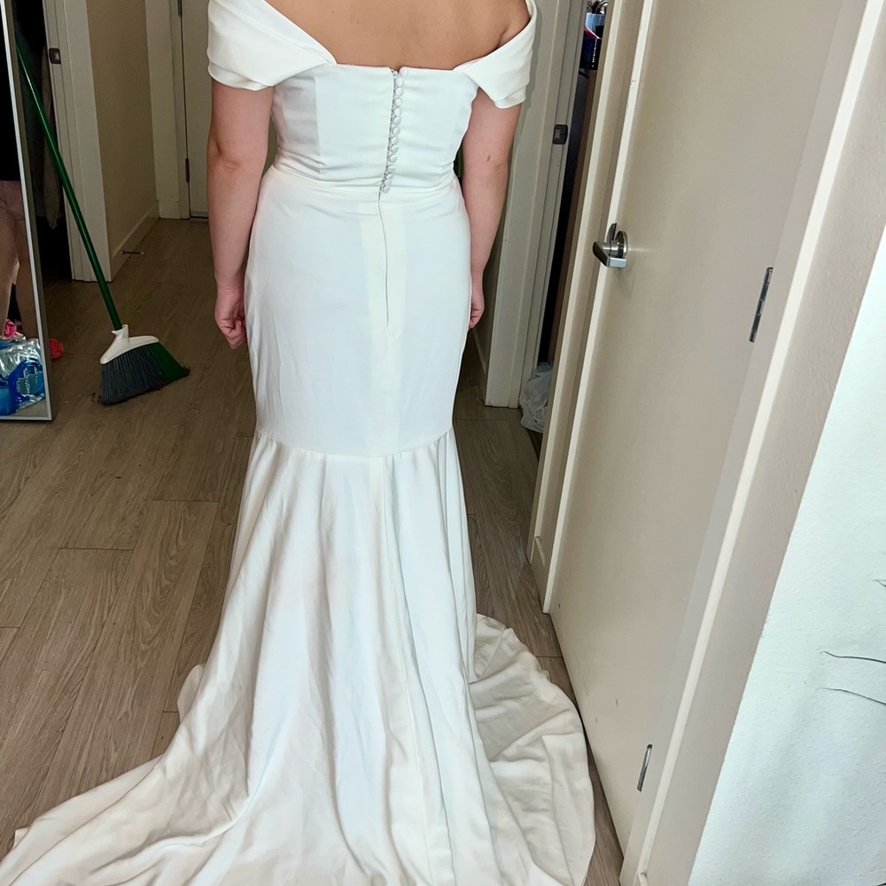 Brand New trumpet style dress. Size S/M 6/7 color is more of an off-white